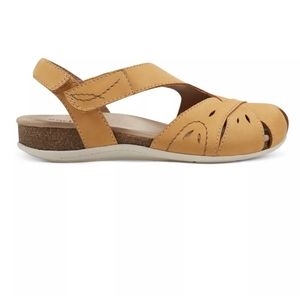 New Earth Origins Women's Birdine Flats in  Nubuck Yellow Sz 10M